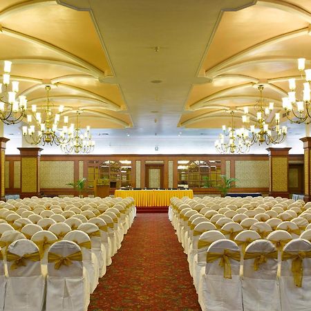 Hotel Abad Plaza Kochi Екстер'єр фото