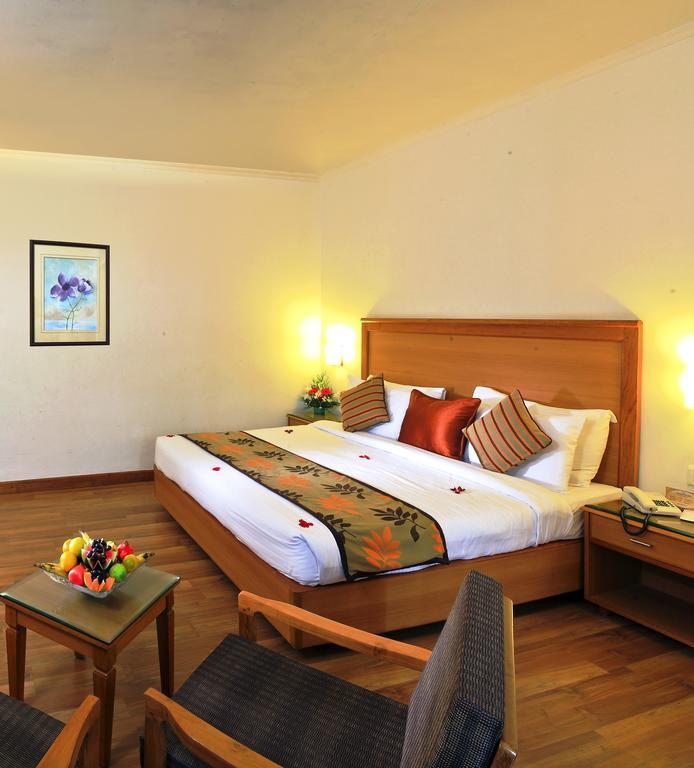Hotel Abad Plaza Kochi Екстер'єр фото