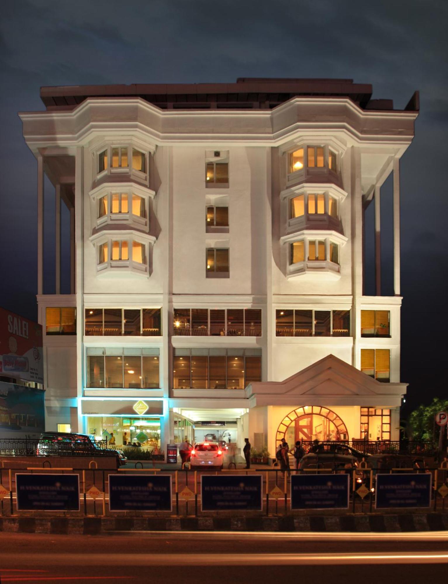 Hotel Abad Plaza Kochi Екстер'єр фото