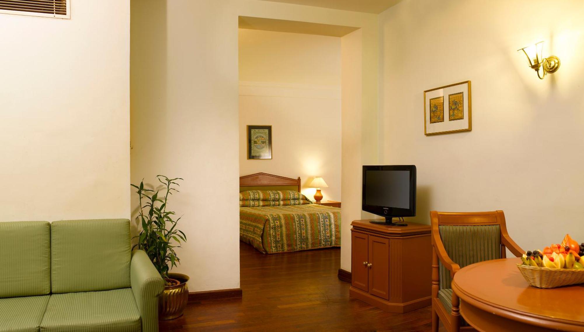 Hotel Abad Plaza Kochi Екстер'єр фото