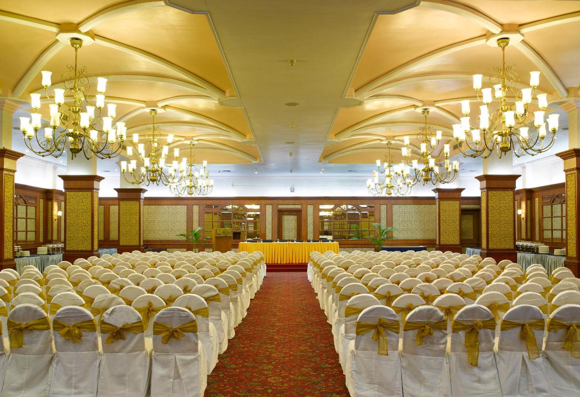 Hotel Abad Plaza Kochi Екстер'єр фото