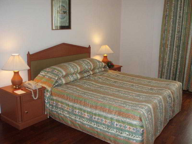 Hotel Abad Plaza Kochi Екстер'єр фото