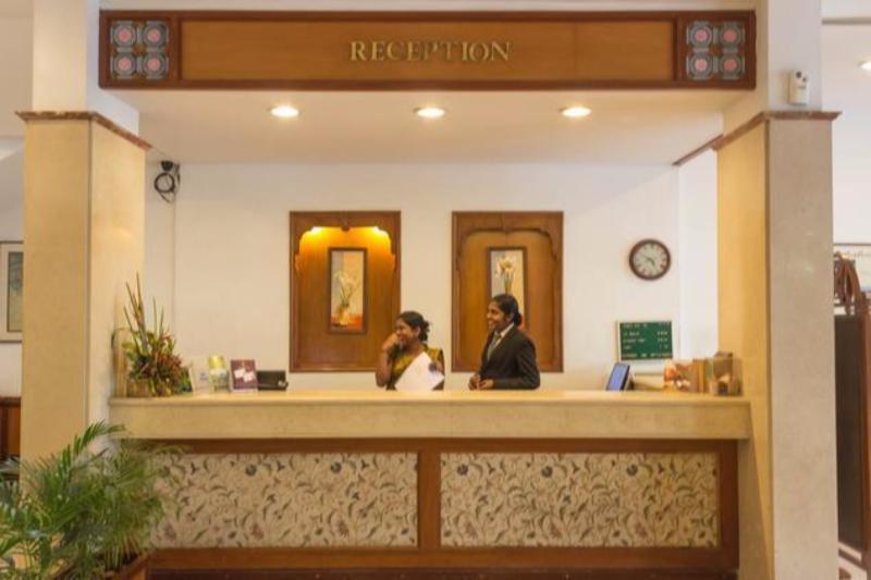 Hotel Abad Plaza Kochi Екстер'єр фото