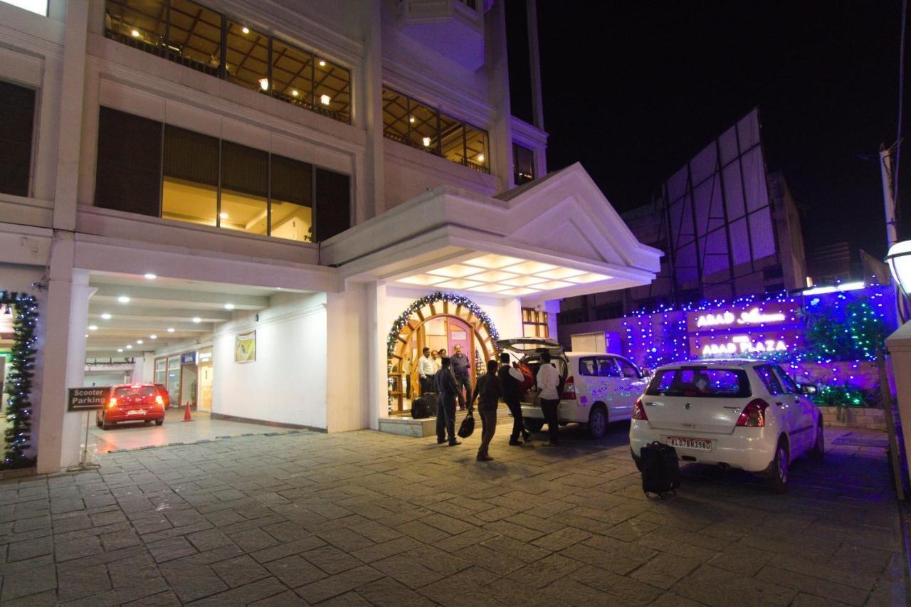 Hotel Abad Plaza Kochi Екстер'єр фото