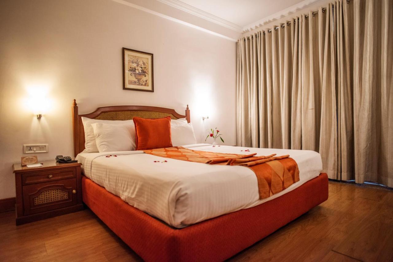 Hotel Abad Plaza Kochi Екстер'єр фото