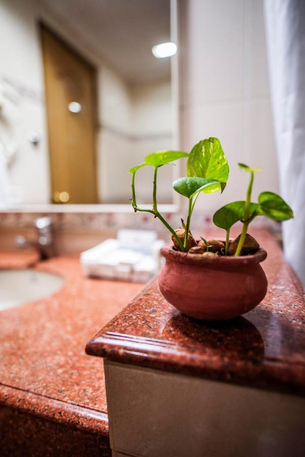 Hotel Abad Plaza Kochi Екстер'єр фото