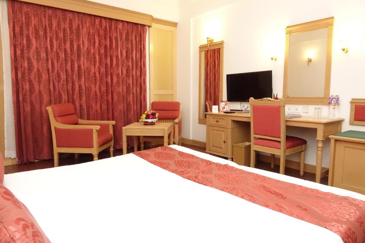 Hotel Abad Plaza Kochi Екстер'єр фото
