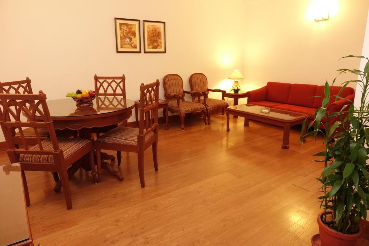 Hotel Abad Plaza Kochi Екстер'єр фото