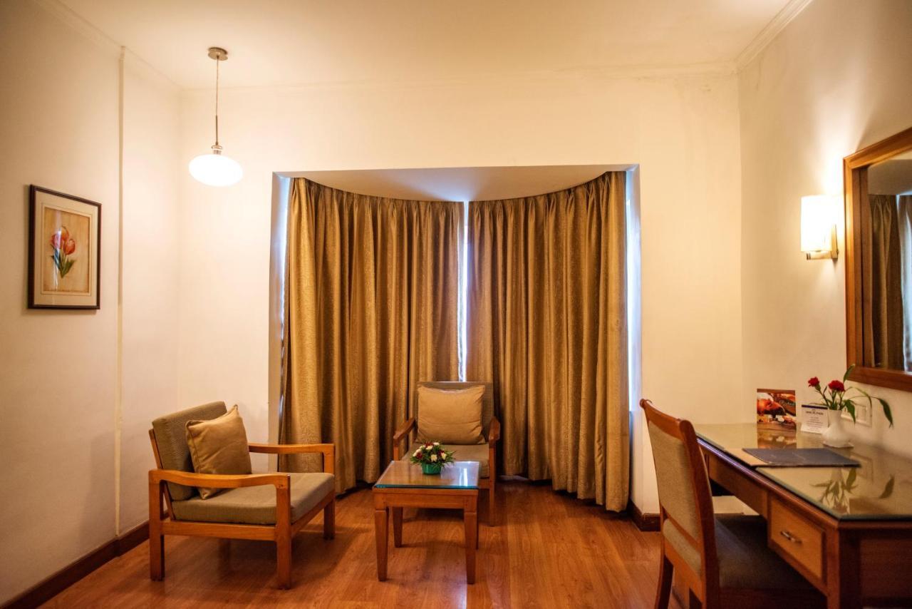 Hotel Abad Plaza Kochi Екстер'єр фото